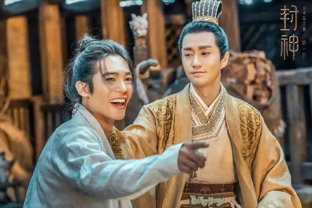 杨玏:天选伯邑考 面对姬发"你来朝歌做什么"的询问,眼神里微微的躲闪