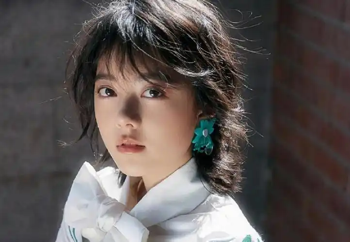 赵今麦个人资料(表演专业全国第一) - 龙腾网