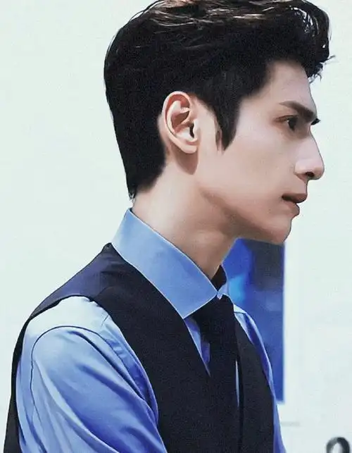 谁懂顾云峥随便截截都像是小说封面的氛围感·罗云熙#治愈系恋人