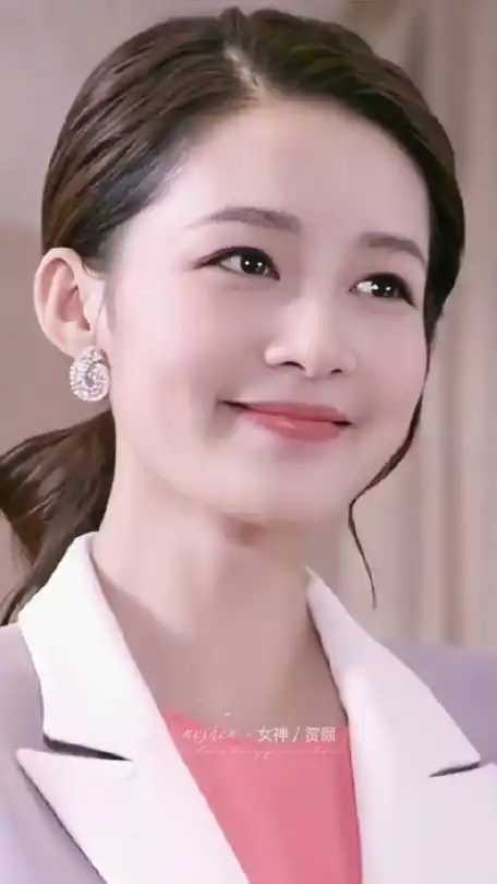 李沁笑起来真的,真的好美[比心][比心][比心]这眼神绝了