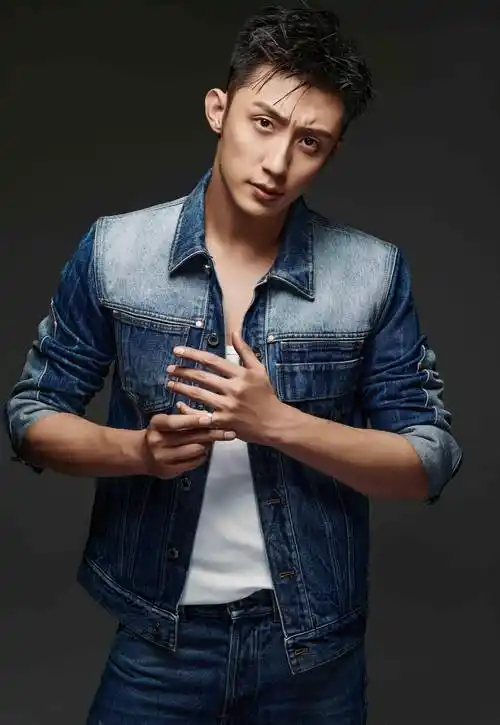 黄景瑜从烧烤工到顶流明星,只用5年便能买起京沪顶级豪宅_上海外滩