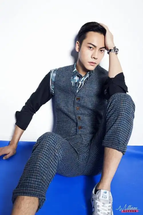 2,048px × 3,072px (收集自:爱未停 资源博 来源:easy杂志)