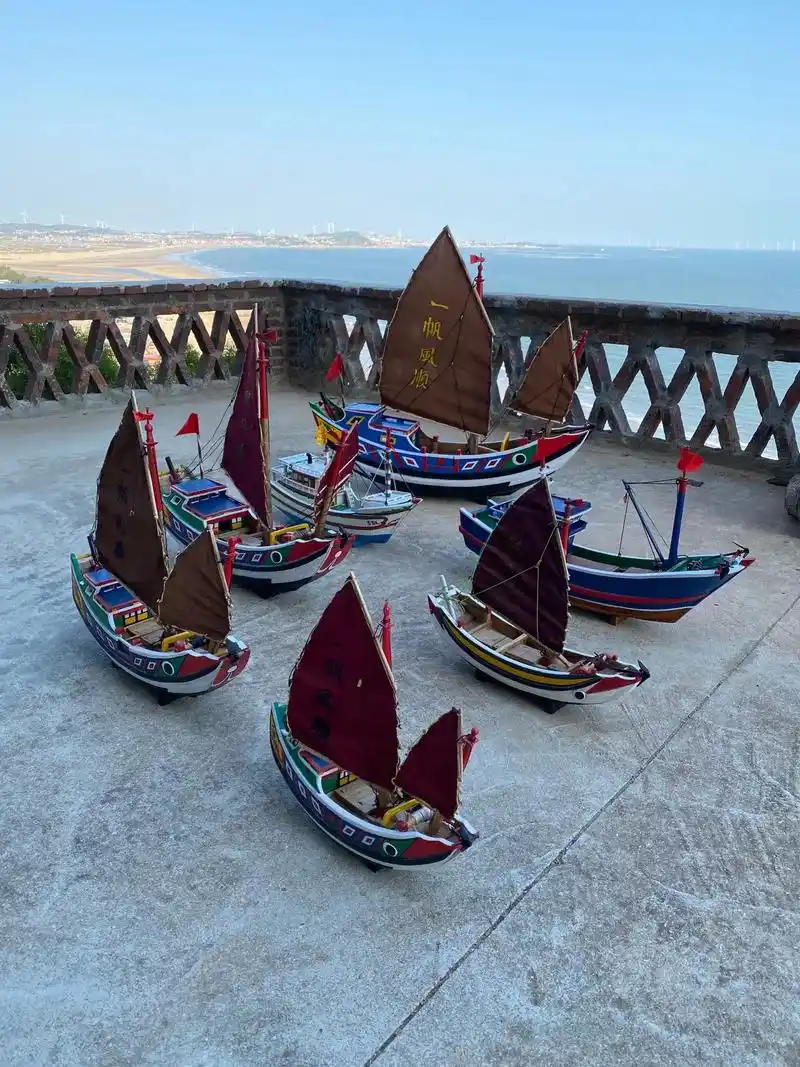 古典实木帆船香樟木实木帆船,纯手工雕刻,香樟木材质带有香味可 - 抖