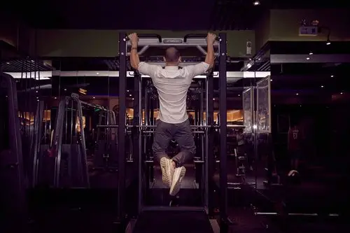 肌肉男/健身圈的男士夏季应该如何考虑穿衣搭配? - 知乎