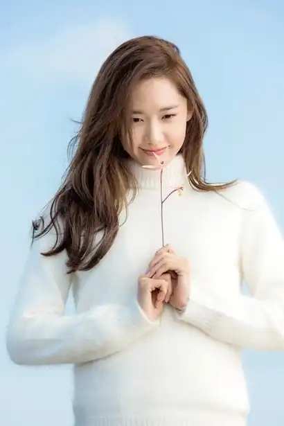 白羊座女大多数长相甜美,嘴红润有光泽,说话细声细语,声音柔美动听