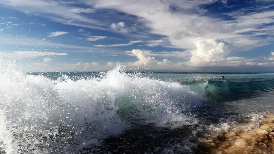 波涛汹涌的海浪