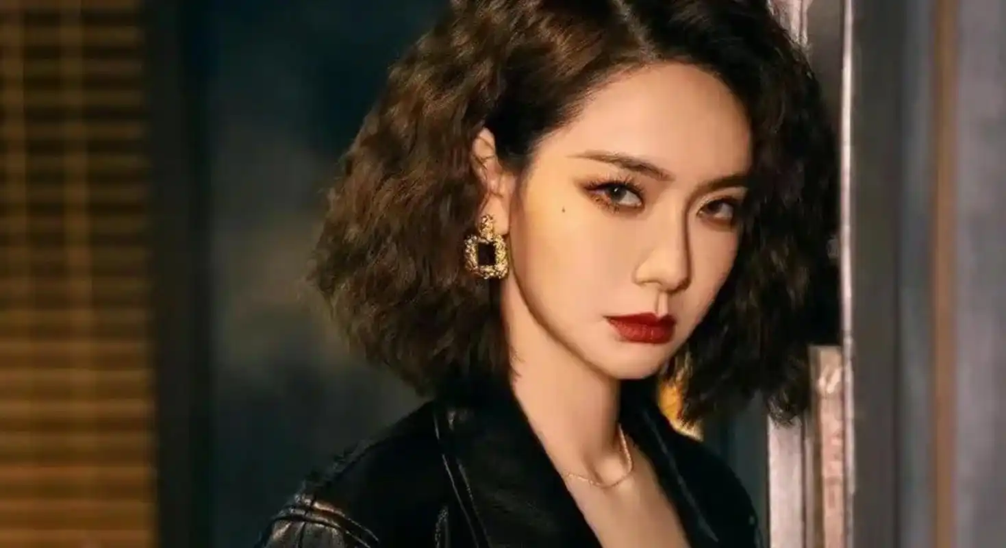 戚薇生二胎差点摔倒多亏陈小春