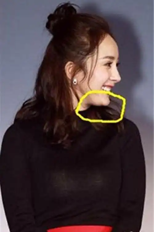 她们那么瘦,怎么都笑出了双下巴