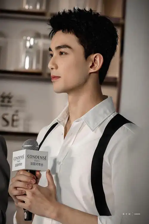 吴磊最新封神动图,后仰苏炸翻全网!