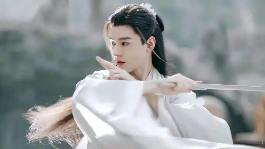 龚俊古装剧照太绝了!一颦一笑,让人百看不厌.你爱了吗?