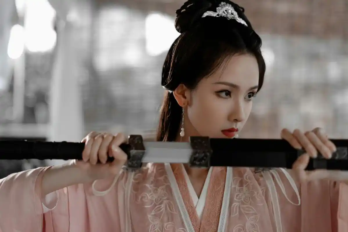 都灵莲花楼古风穿搭图集:江湖路远,红颜依旧,女侠「乔婉娩」鲜衣执剑