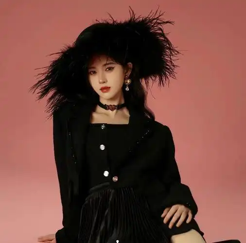 鞠婧祎百变摩登写真优雅酷飒惊艳迷人