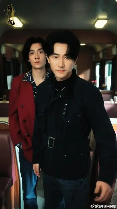 黄轩称电影中苗青山救了苗子文全家人的性命,面对观众的连连追问