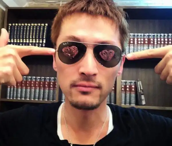 胡歌这种胡子叫"o型胡型":很多想从外形上变成熟的男生想学学胡歌的