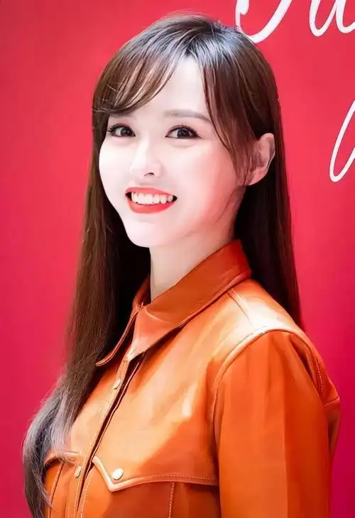 唐嫣是一位备受瞩目的女演员,她的美貌和才华让人难以忘怀.