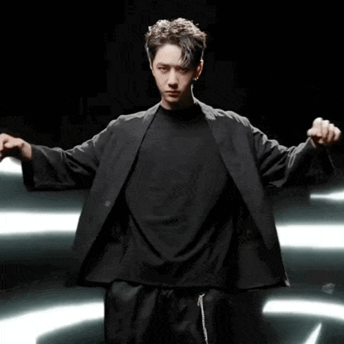 植村秀广告大片燃炸来袭 请接收酷盖王耶啵挑眉眼神杀暴击!_王一博