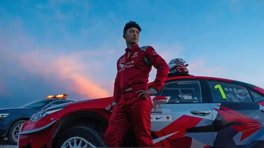 《飞驰人生2》黄景瑜才是最可怜的,出来打个电话,然后没他事了_腾讯