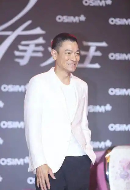 59岁刘德华近照曝光网友:这才是真男神!