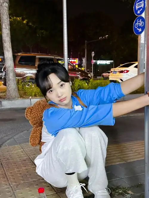 吕小雨超话#超话营业中#咕噜咕噜 ～冒个泡图66615是不是非常真实