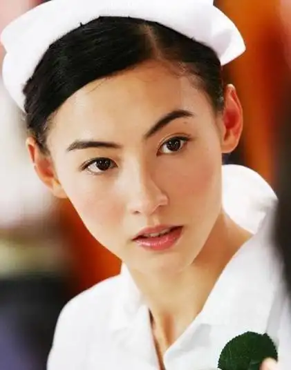 看了当红明星判若两人的旧照,才明白资本造星的力度,究竟有多强