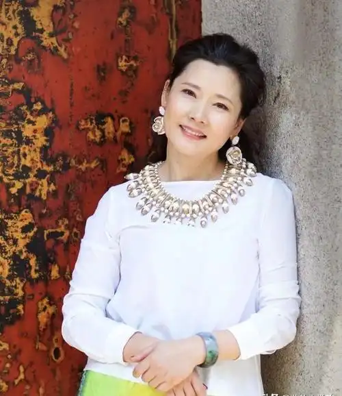 4位不打针不整容,自然老去却越老越美的女明星,每位都是影后级