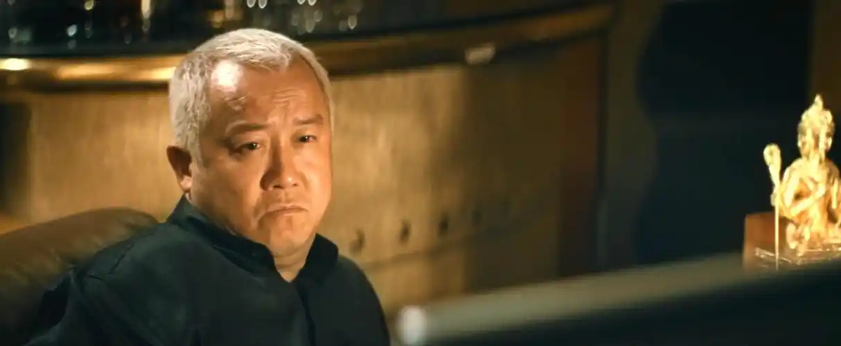 因为倪坤帮过他,所以他一直对倪家忠心耿耿,甚至在倪坤伤的那天,其余