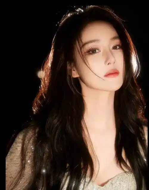 碎钻裙星光点点, 张馨予化身神圣仙女,气场全开!_女神_爱情_网友