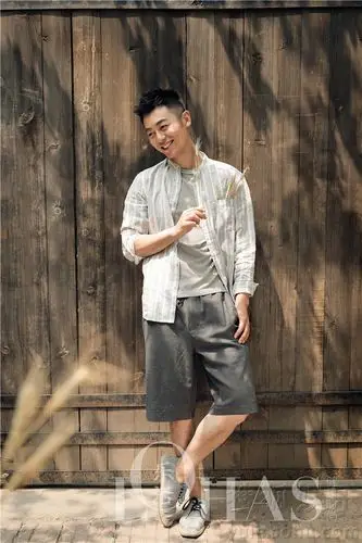 朱亚文封面大片曝光 乐享燃情夏日