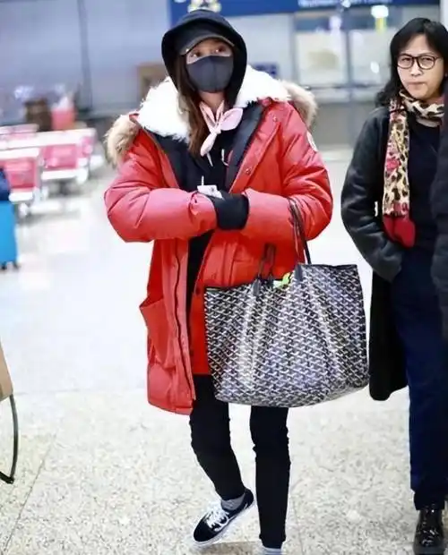 不动时貌美如花,一走路不敢直视_杨幂_景甜_姿势