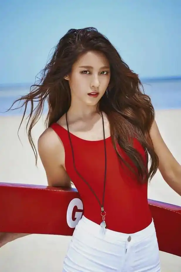 韩国女星金雪炫,身高167厘米,凭什么被网友称为人间尤物?