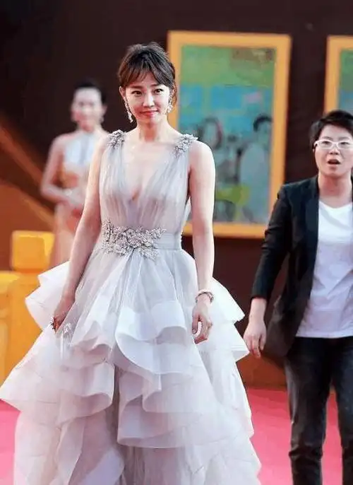 白百何出轨门之后为重新得到粉丝认可这穿着简直豁出去了