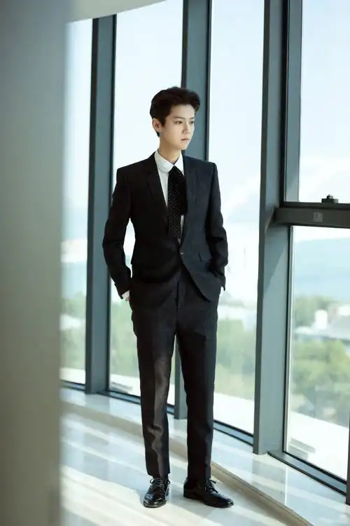 鹿晗精致帅气西装写真图片