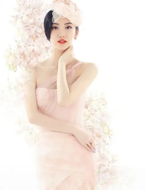 婚纱季景甜登《时尚新娘》封面