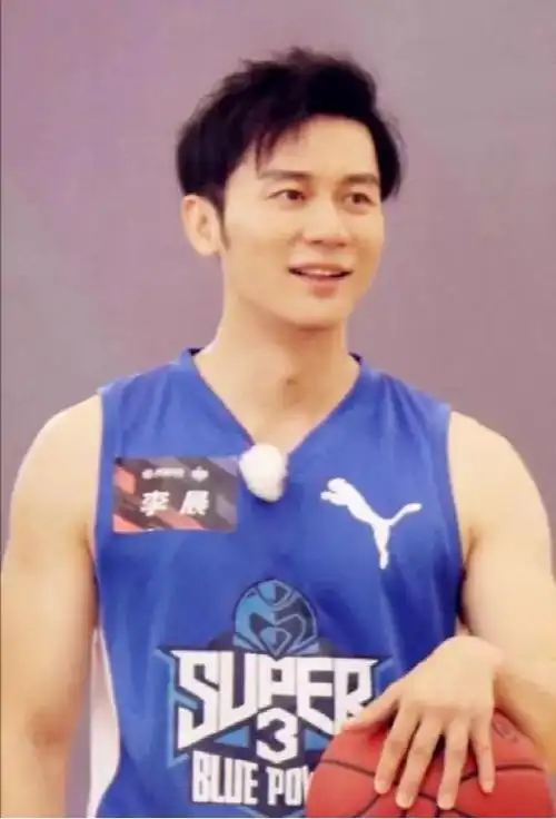 原创跟范冰冰分手后李晨暴瘦照流出是锻炼过度还是