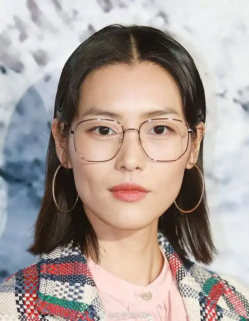 汇总下女明星戴眼镜的图 多图!