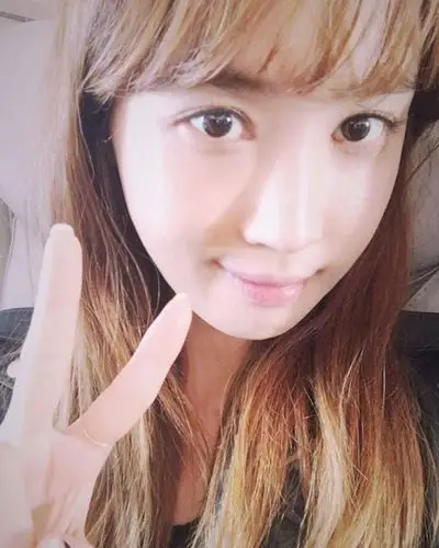 李多海晒萌萌自拍手比v "太久没上综艺有些紧张"