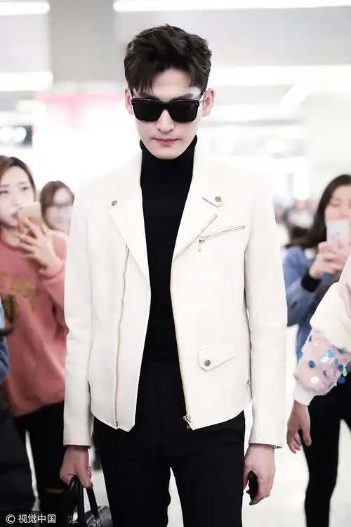 张翰现身机场.  图片来源:cc/视觉中国