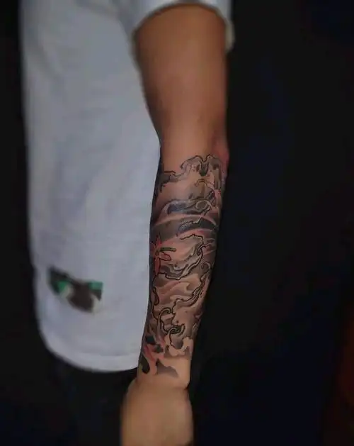 浪石半臂纹身图片_手臂新传统纹身图案