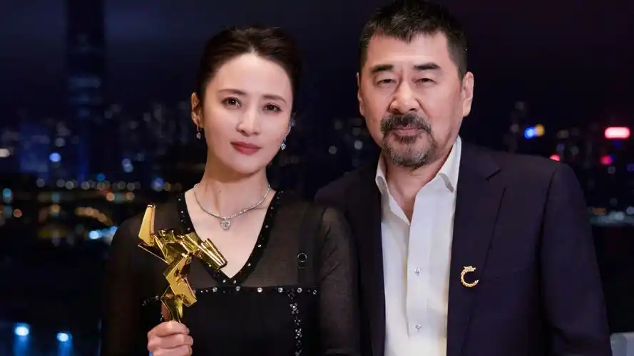 陈建斌被蒋勤勤疯魔戏吓坏,旁观时瑟瑟发抖懵圈,再创搞笑表情包