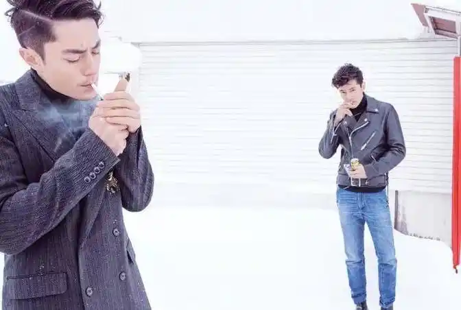 胡歌携助理老婆超市大采购,奶粉年货堆满购物车,黄曦宁忙前忙后_女儿