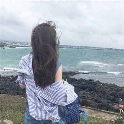 看海头像女生优雅背影 女生最新蓝色海边头像