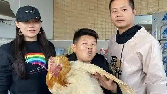 小六视野百万粉丝大网红自媒体达人月收录千万广西北流人今年35岁身高