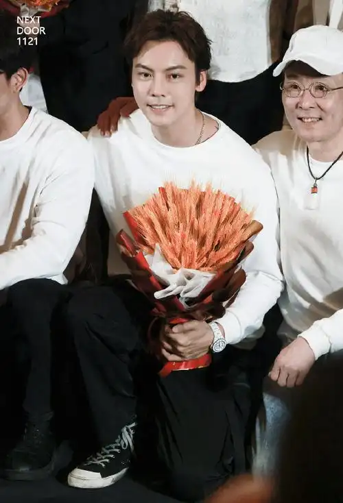 陈伟霆汕头小公园宣传新电影