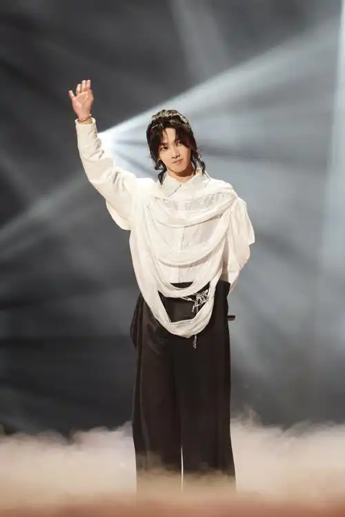 华晨宇十年长红流量浮标##华晨宇年度榜样歌手