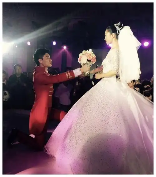 安陵容陶昕然晒照庆结婚纪念日遭网络暴力的她家庭却很幸福