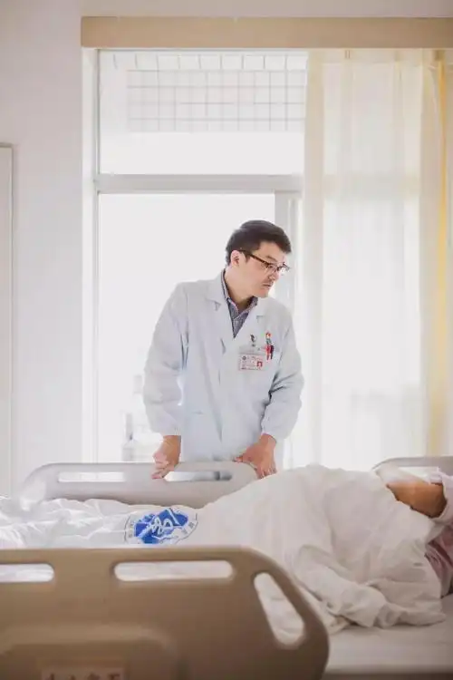 回顾妇产科男医生刘淼从不受信任到妇女之友21年见证人情冷暖