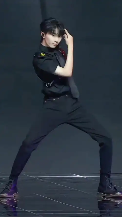 我爱马嘉祺穿制服! 我更爱马嘉祺穿制服跳舞wave