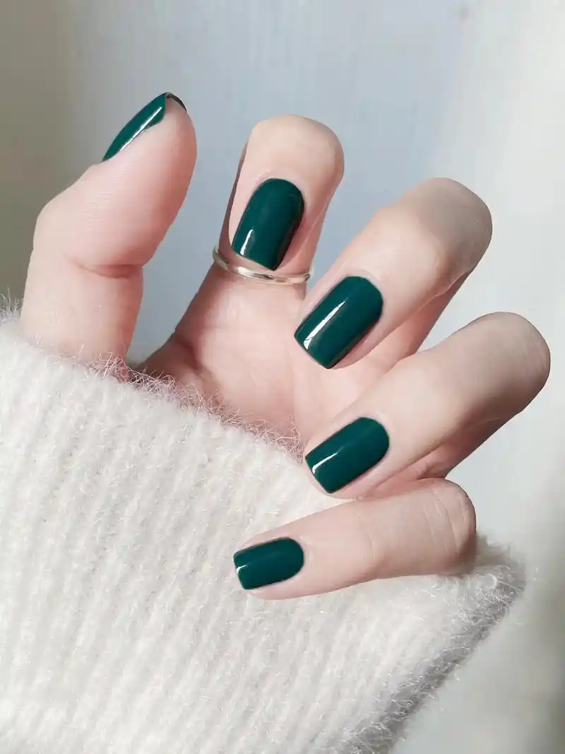 这个颜色到底是属于绿色系指甲油还是蓝色系指甲油[捂 - 抖音