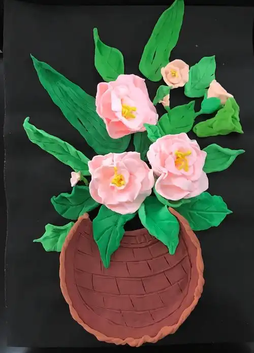 南坑镇中心幼儿园开展亲子粘土作品展评暨教师手工作品比赛