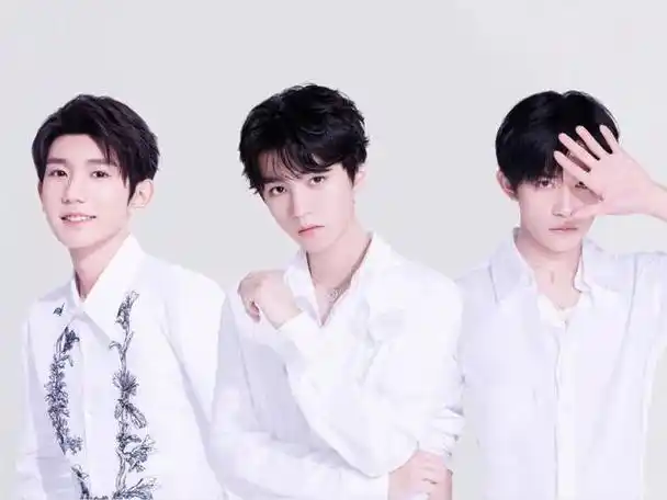 tfboys微博之夜再度合体,十年之约,我们不离不弃!